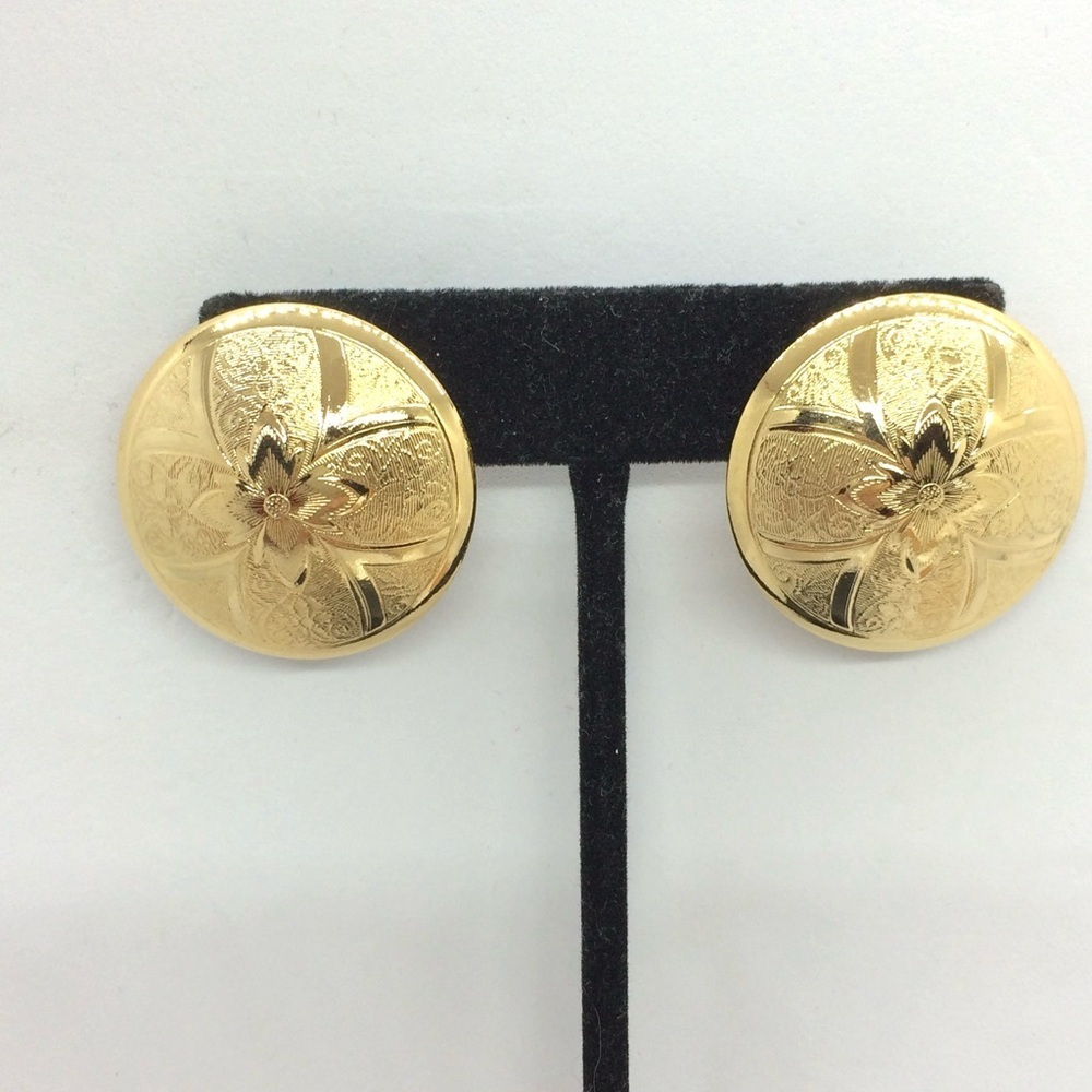 3/$30 VINTAGE 80S 90S LARGE DOMED CIRCLE EARRINGS ETCHED FLOWER GOLD TONE BUTTON